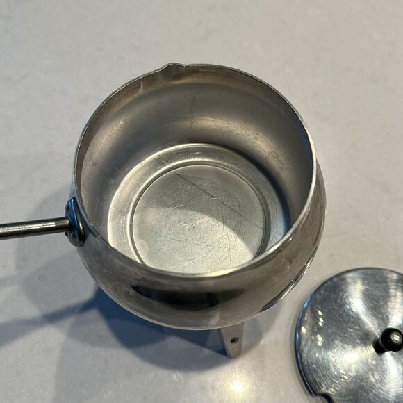 Fondue pot vintage with lid, wooden handle, candle stand, and 4 forks, so fun. - Picture 4 of 9